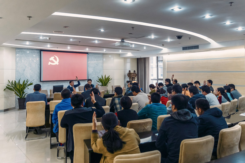 集團第二黨支部召開黨員轉(zhuǎn)正暨接收預(yù)備黨員大會